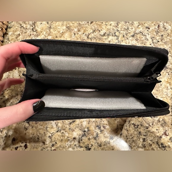 Mickey and Minnie Wallet ❤️ 🖤 - Picture 3 of 4